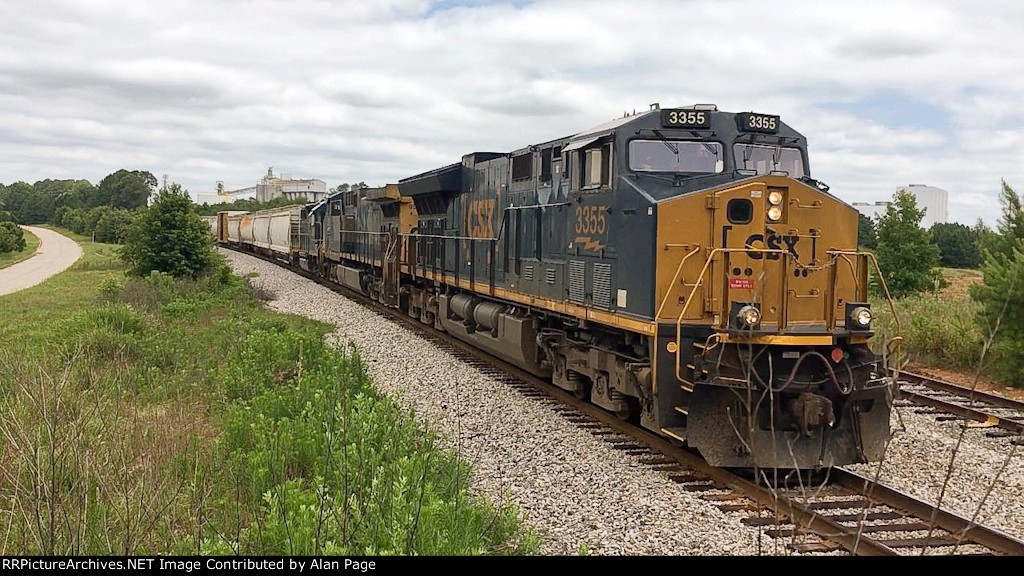 CSX 3355, 95, and 2684 roll mixed freight southbound